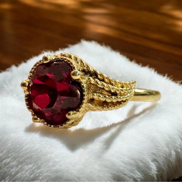 Avon | Elegant Red Lace Rhinestone Gold Tone Ring (9.75) - Picture 2 of 5